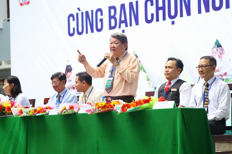 tư vấn hướng nghiệp 2018 - UEF 3