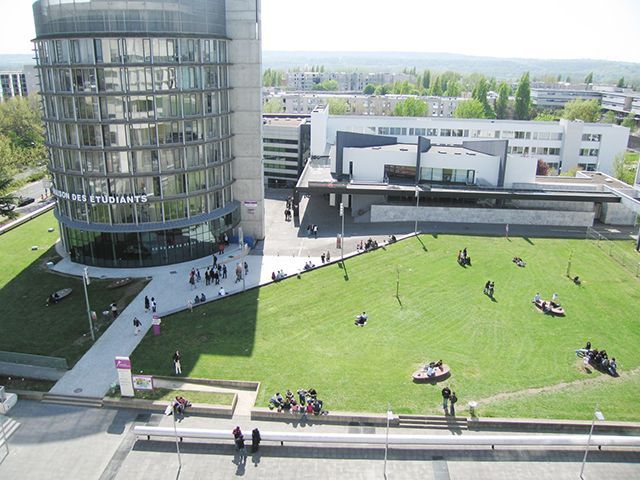 Khuôn viên trường Đại học Cergy-Pontoise