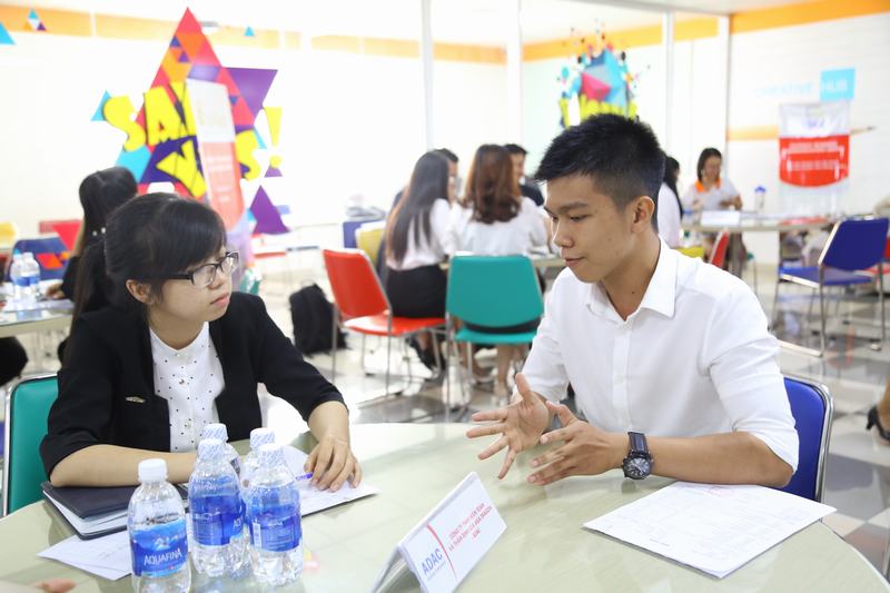 Thêm nhiều kinh nghiệm thực tế từ buổi Mock – interview cho sinh viên UEF