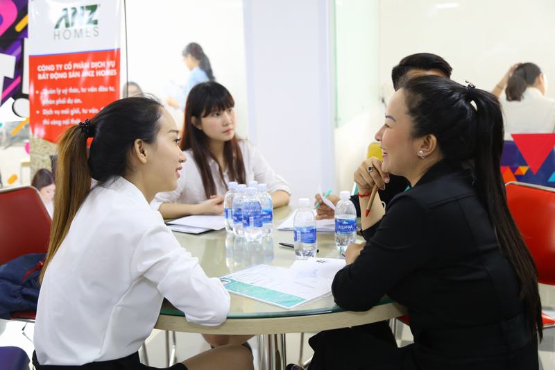 Thêm nhiều kinh nghiệm thực tế từ buổi Mock – interview cho sinh viên UEF