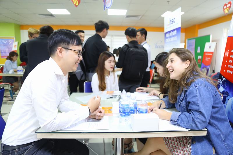 Thêm nhiều kinh nghiệm thực tế từ buổi Mock – interview cho sinh viên UEF