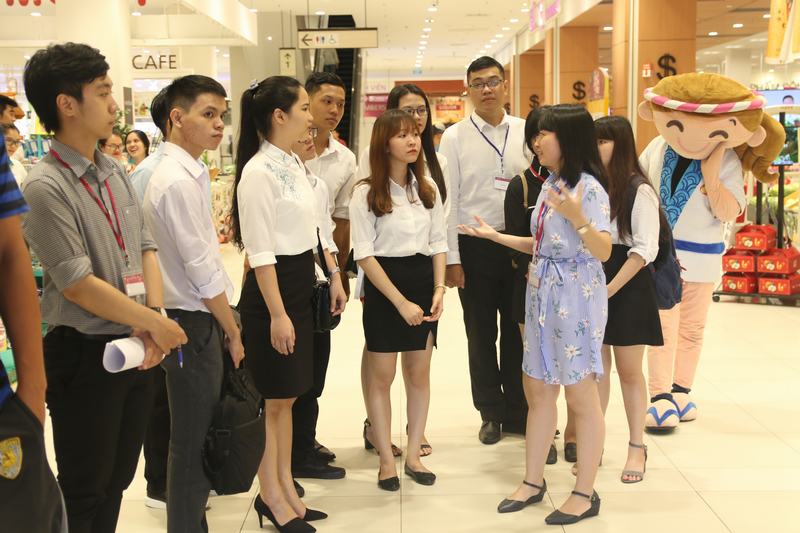 Sinh viên UEF tham quan doanh nghiệp để chọn cơ quan thực tập