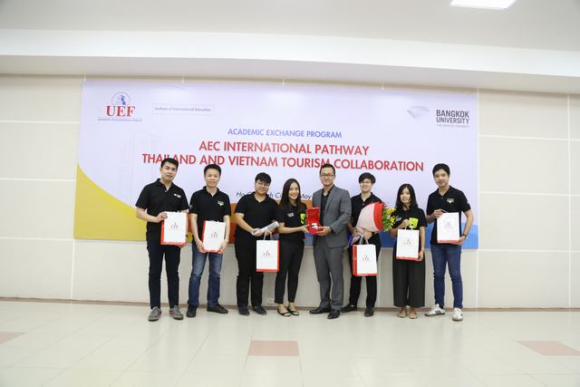 Giao lưu UEF - BU Thái Lan 8