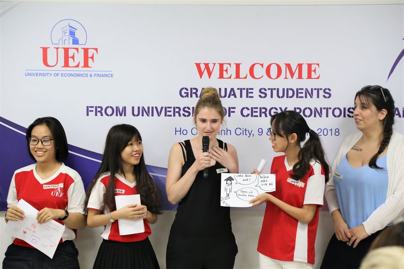 Học viên Pháp đặc biệt ấn tượng với sự tự tin, năng động của sinh viên UEF 4