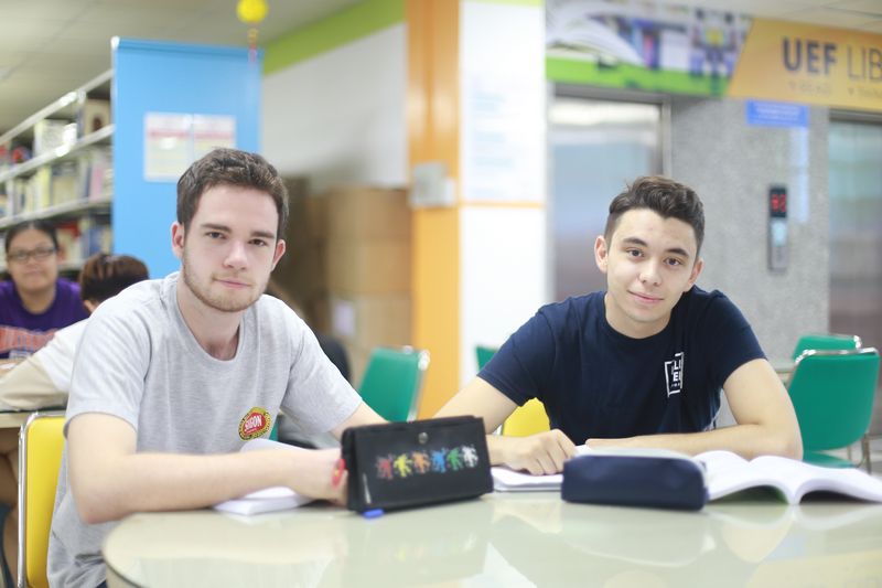 sinh viên quốc tế học tại UEF 4