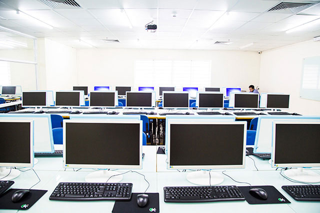 Phòng thực hành tin học, ngoại ngữ ứng dụng công nghệ tiên tiến