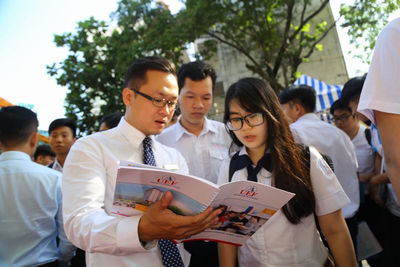 tư vấn hướng nghiệp THPT Trần Hữu Trang