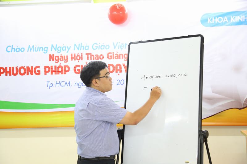 Rộn ràng ngày hội thao giảng khoa Kinh tế