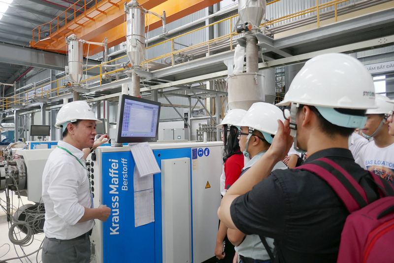 Tham quan nhà máy 8