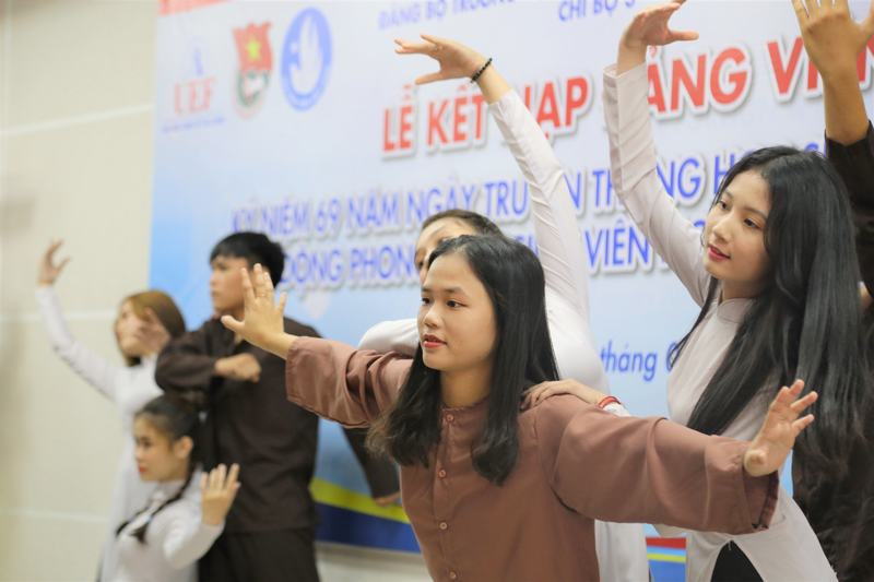 kỷ niệm ngày truyền thồng học sinh sinh viên 4