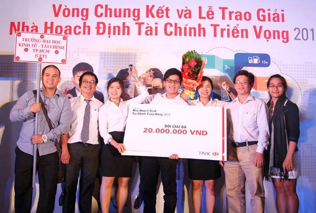 đội hình thi nhà hoạch định tài chính UEF