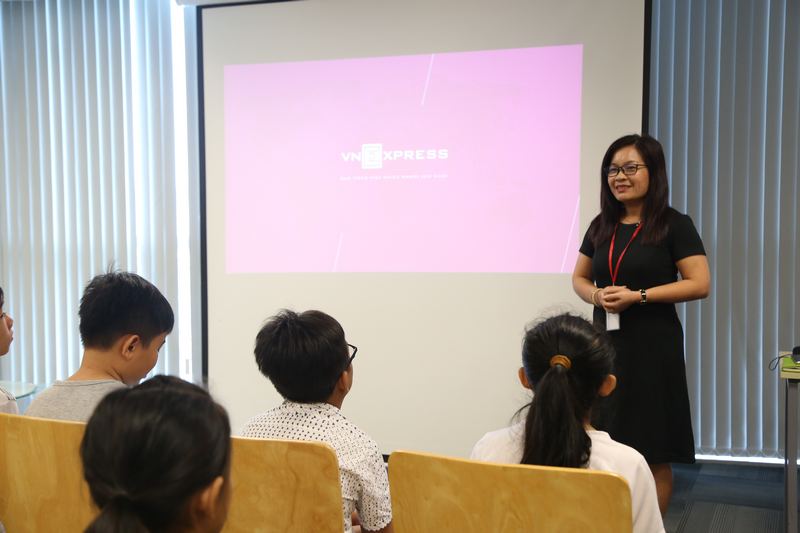 Tham quan tòa soạn báo 2