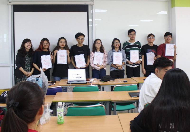 service - learning viết tin 10