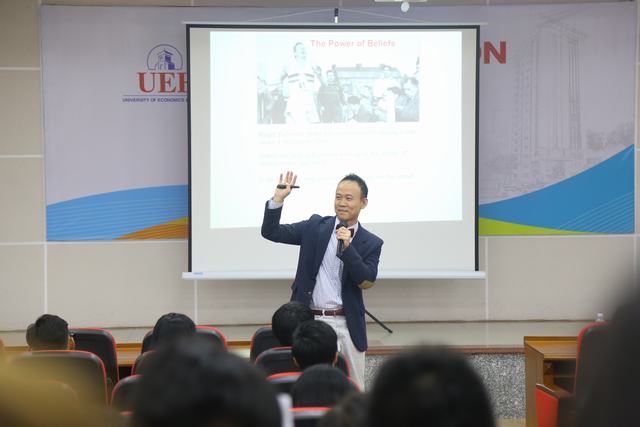 Warren sáng tạo UEF