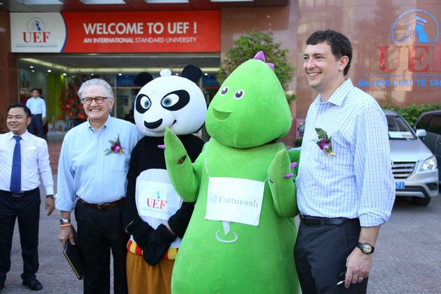 Học viên MBA Dartmouth ấn tượng trước sự năng động, hiếu khách của UEF