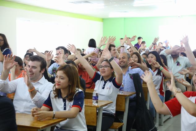 Học viên MBA Dartmouth ấn tượng trước sự năng động, hiếu khách của UEF