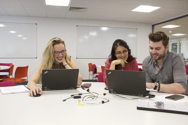 Cơ hội khám phá, học tập tại Anh quốc cho sinh viên UEF