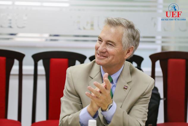 UEF và NUS ký kết hợp tác: Bước tiến mới trên lộ trình đào tạo song ngữ